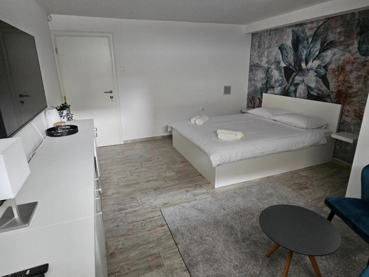Comfort Rooms Remiza - Free Private Parking - Self Check-In 자그레브 외부 사진