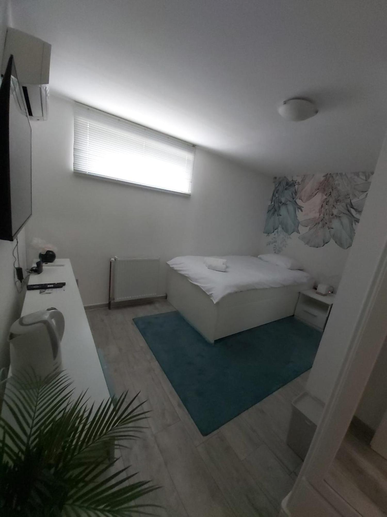 Comfort Rooms Remiza - Free Private Parking - Self Check-In 자그레브 외부 사진