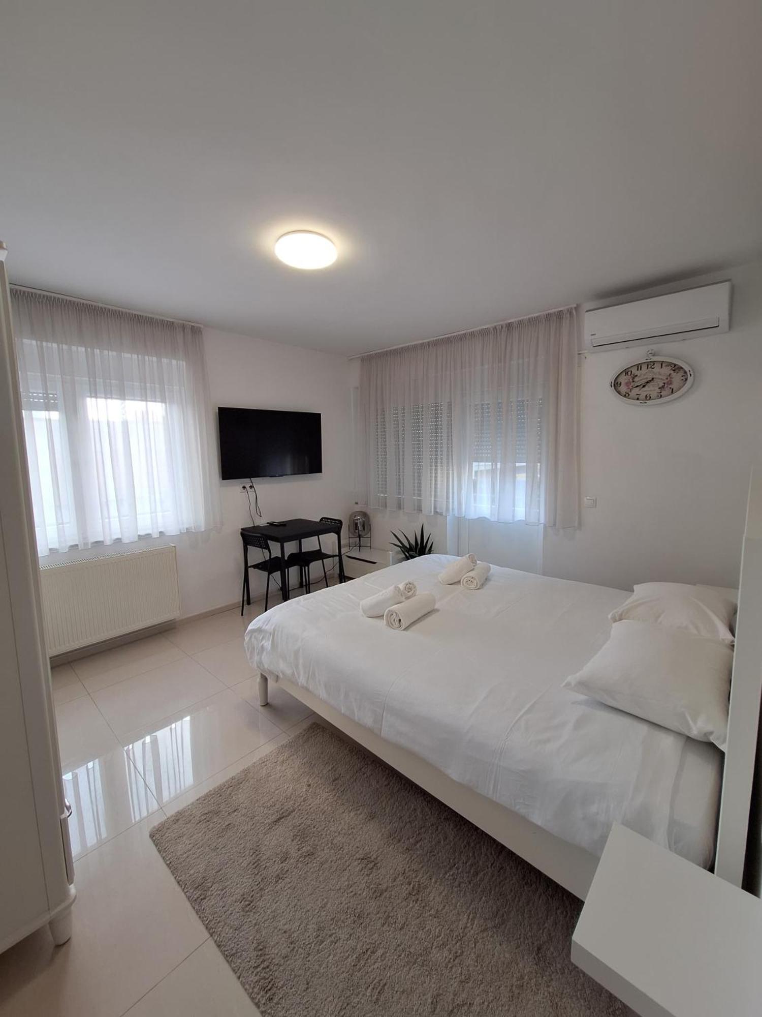 Comfort Rooms Remiza - Free Private Parking - Self Check-In 자그레브 외부 사진