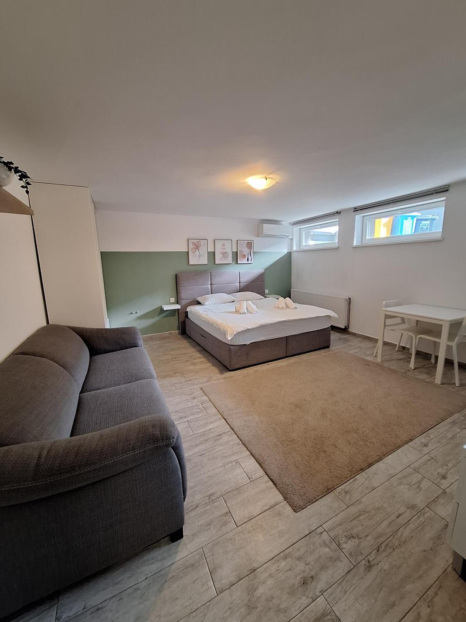Comfort Rooms Remiza - Free Private Parking - Self Check-In 자그레브 외부 사진