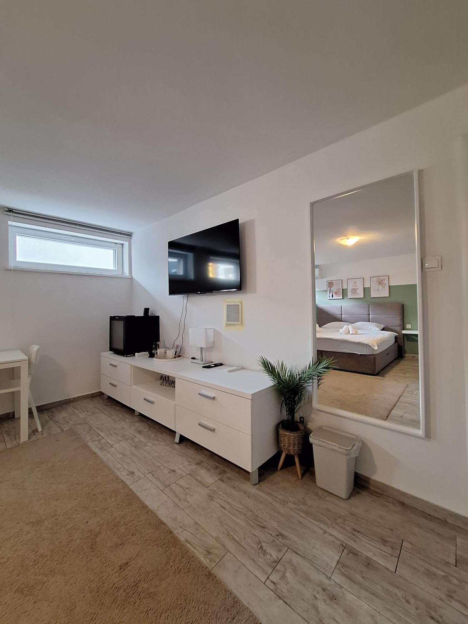 Comfort Rooms Remiza - Free Private Parking - Self Check-In 자그레브 외부 사진
